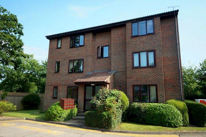 Flat To Rent In Swann Way, Horsham, RH12