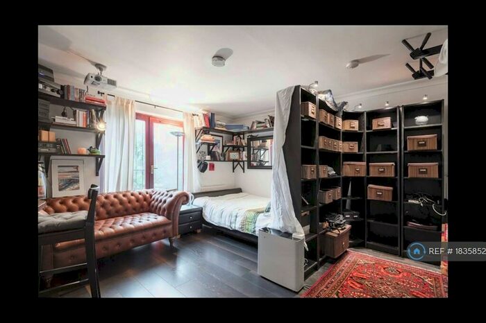 Studio To Rent In Carr Street, London, E14