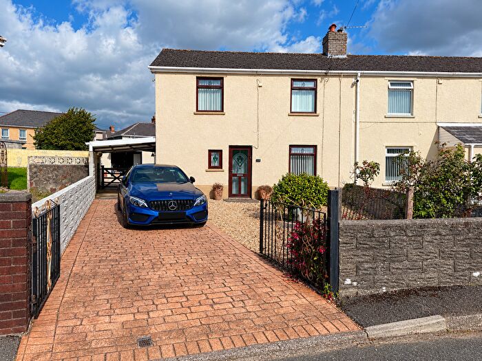 3 Bedroom Semi-detached House For Sale In Green Circle, Bridgend, CF33