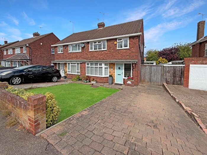 3 Bedroom Semi Detached House For Sale In Jeans Way, Dunstable, LU5