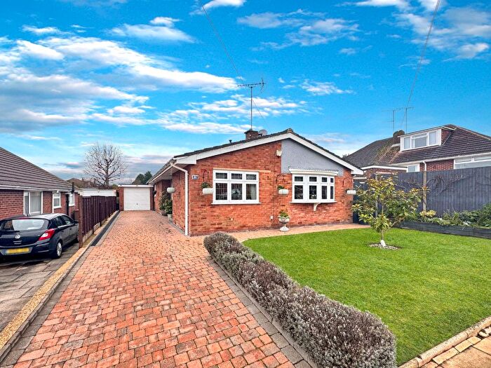 3 Bedroom Detached Bungalow For Sale In Wadhurst Avenue, Luton, Beds, LU3