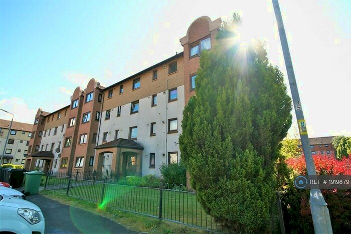 3 Bedroom Flat To Rent In Craigton Street, Clydebank, G81