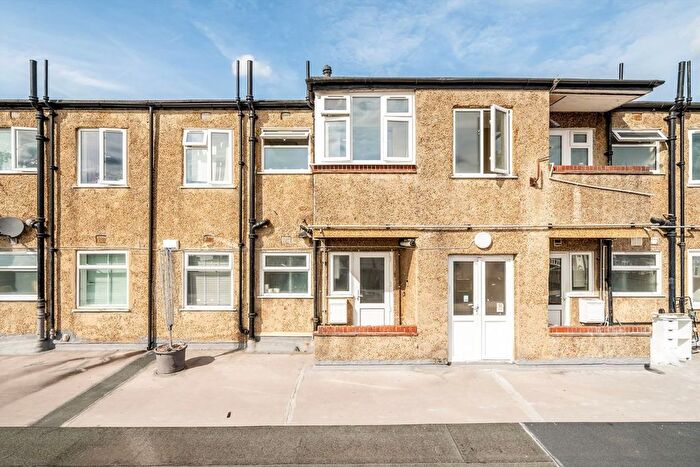 2 Bedroom Flat For Sale In London Road, Isleworth, TW7