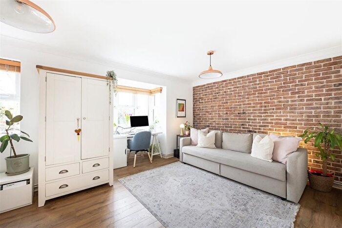 2 Bedroom Maisonette For Sale In Runcie Close, St. Albans, AL4