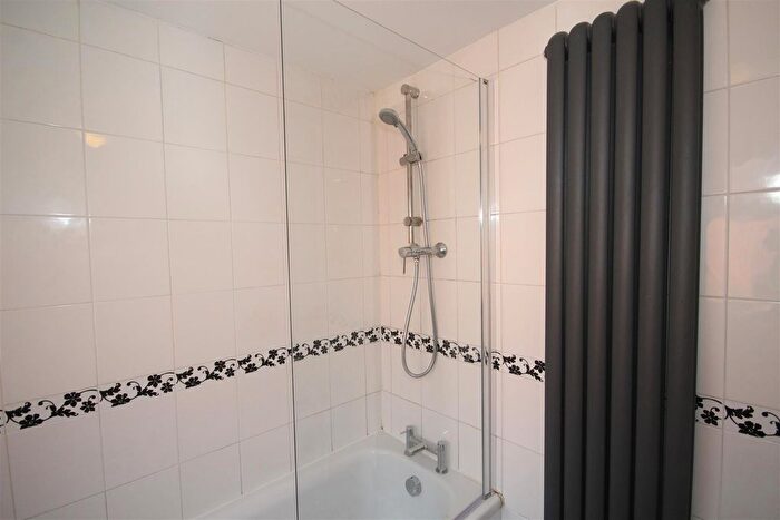 3 Bedroom Terraced House For Sale In King Street, Pontefract, WF8