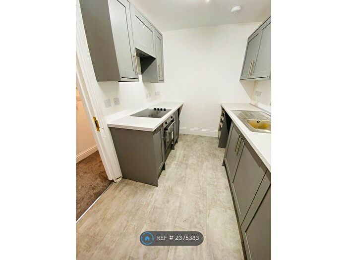 1 Bedroom Flat To Rent In Meyrick Street, Pembroke Dock, SA72