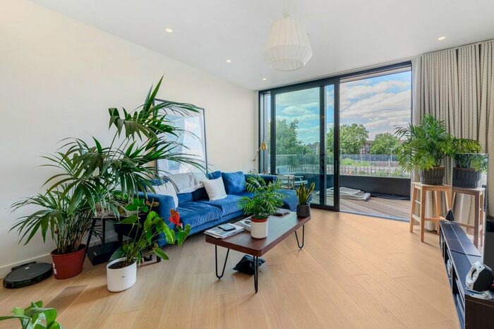 1 Bedroom Flat To Rent In Wood Crescent, Wood Lane, London, W12