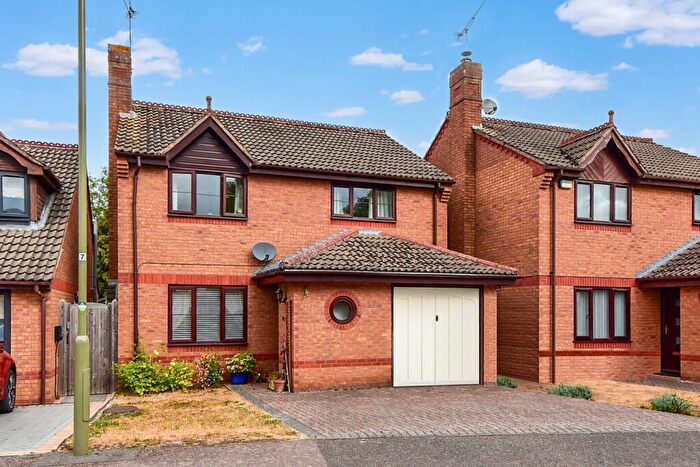 4 Bedroom Detached House For Sale In Woburn Close, Banbury, OX16