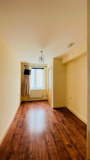 2 Bedroom Flat To Rent In Poppy Drive, Enfield, EN3