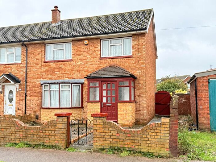 3 Bedroom End Of Terrace House For Sale In Rykhill, Chadwell St Mary, RM16