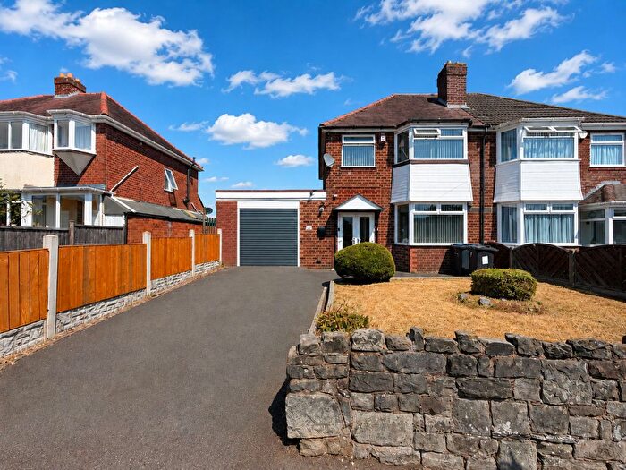 3 Bedroom Semi-Detached House For Sale In The Vineries, Birmingham, B27
