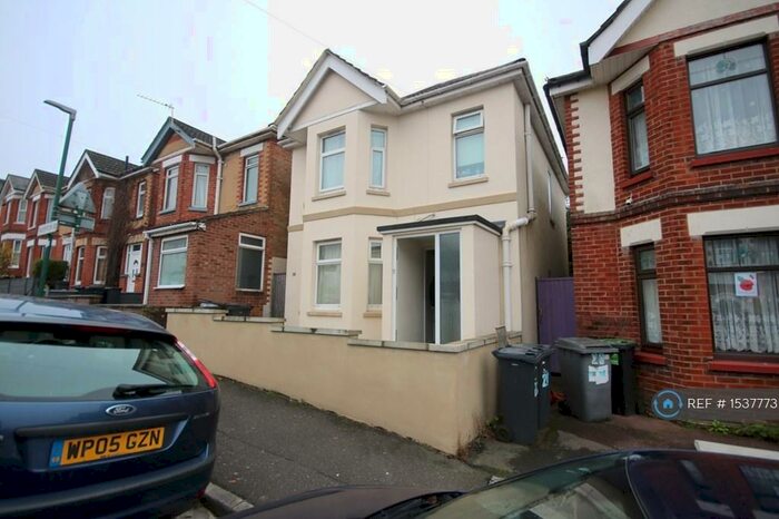 4 Bedroom Detached House To Rent In Frampton Road, Bournemouth, BH9