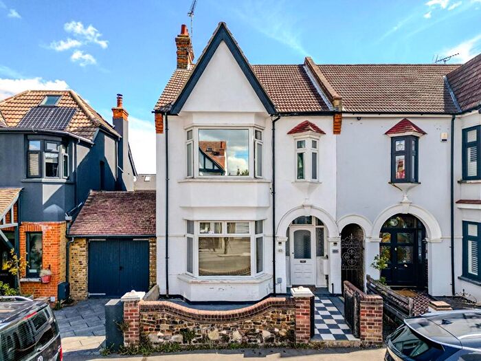 2 Bedroom Flat For Sale In Leigham Court Drive, Leigh-On-Sea, SS9