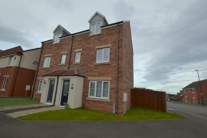 3 Bedroom Town House To Rent In Woodham Drive, Sunderland, Tyne And Wear, SR2