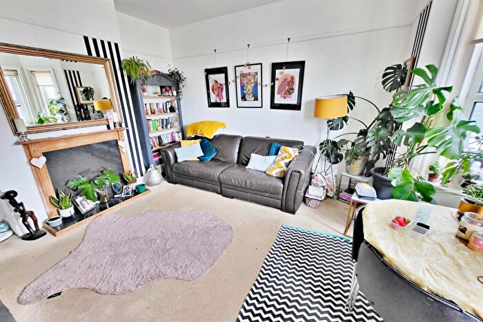2 Bedroom Flat For Sale In Bournemouth, BH8