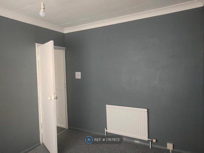 2 Bedroom Terraced House To Rent In Delfryn, Llanelli, SA14