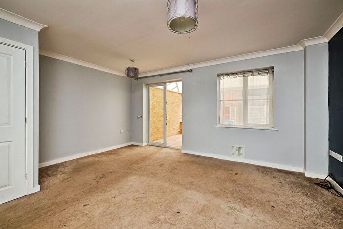 4 Bedroom Semi-detached House For Sale In Wick Road, Hampton Hargate, Peterborough, PE7