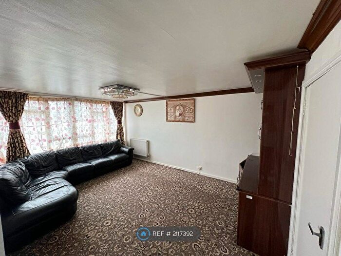 3 Bedroom Flat To Rent In Glebelands Road, Feltham, TW14