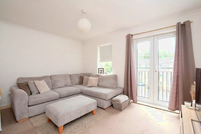 2 Bedroom Flat To Rent In Heol Llinos, Thornhill, Cardiff, CF14