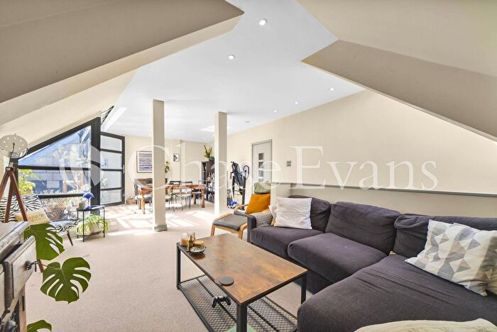 2 Bedroom Flat To Rent In Wapping High Street, London, E1W