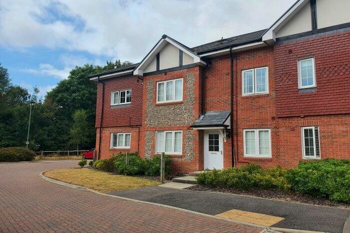 2 Bedroom Flat To Rent In Oak Leaf Way, Waterlooville, PO8