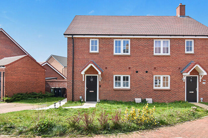 3 Bedroom Semi-Detached House For Sale In Ingle Crescent, Potton, Sandy, SG19