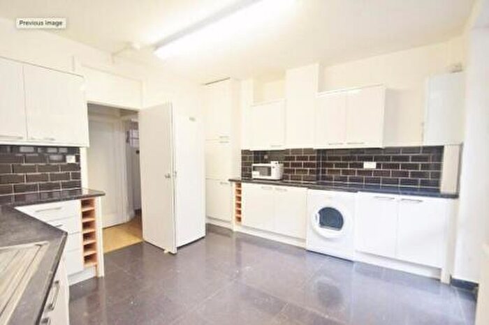 4 Bedroom Flat To Rent In Crescent Court, NW11