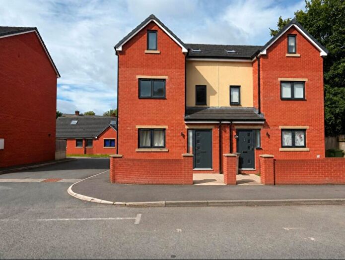 3 Bedroom Semi Detached House For Sale In Hebron Street, Royton, Oldham, OL2