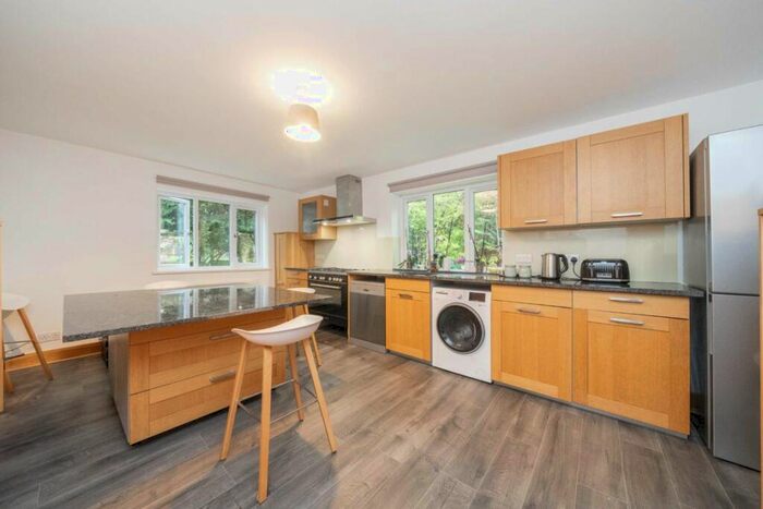 2 Bedroom Flat To Rent In Friern Barnet Lane, Whetstone, N20