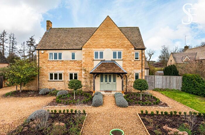 4 Bedroom Detached House For Sale In Burford Road, Fulbrook, OX18