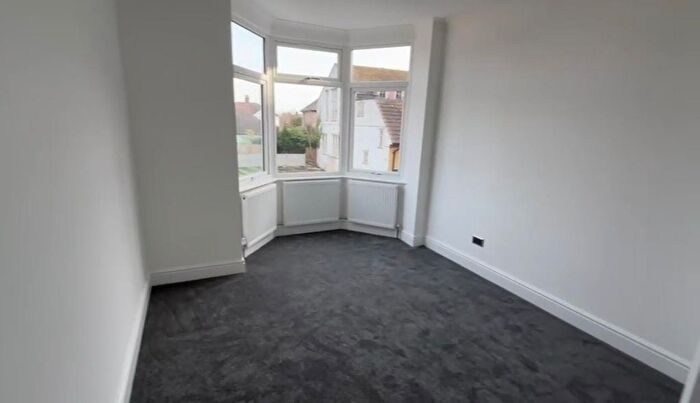 5 Bedroom Semi-Detached House To Rent In Goodmayes Lane, Ilford, IG3