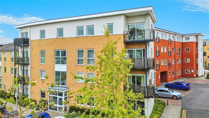2 Bedroom Apartment For Sale In Drake Way, Reading, Berkshire, RG2