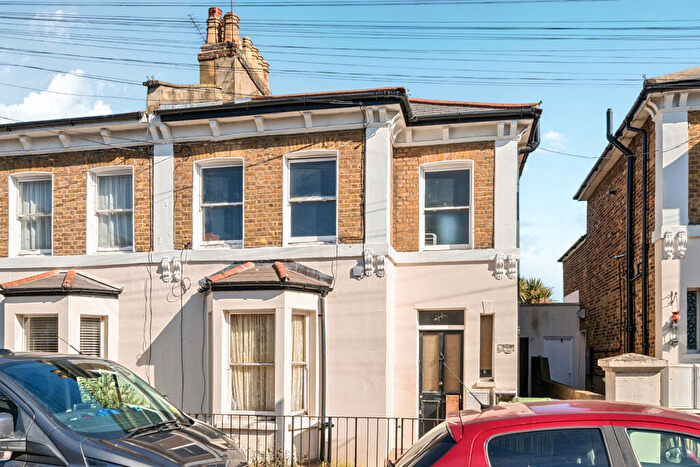 1 Bedroom Maisonette For Sale In Philip Walk, London, SE15