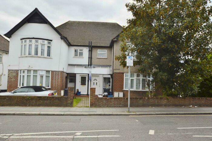 2 Bedroom Flat To Rent In Chadwell Heath Lane, Romford, RM6