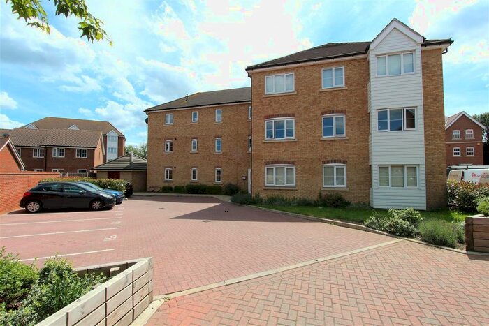 2 Bedroom Flat To Rent In Easton Drive, Sittingbourne, Kent, ME10