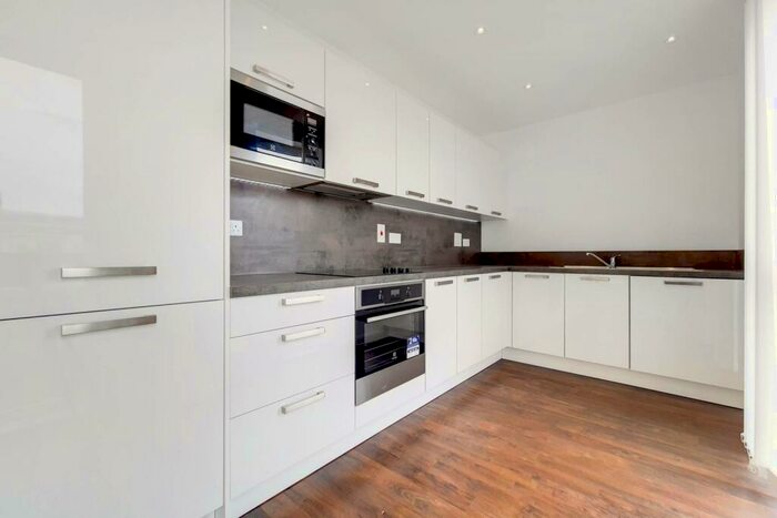 2 Bedroom Flat To Rent In Hallington Court, Edgware, HA8