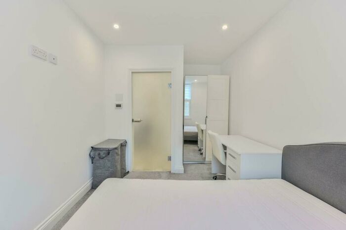 1 Bedroom Flat To Rent In Newell Street, Limehouse, London, E14