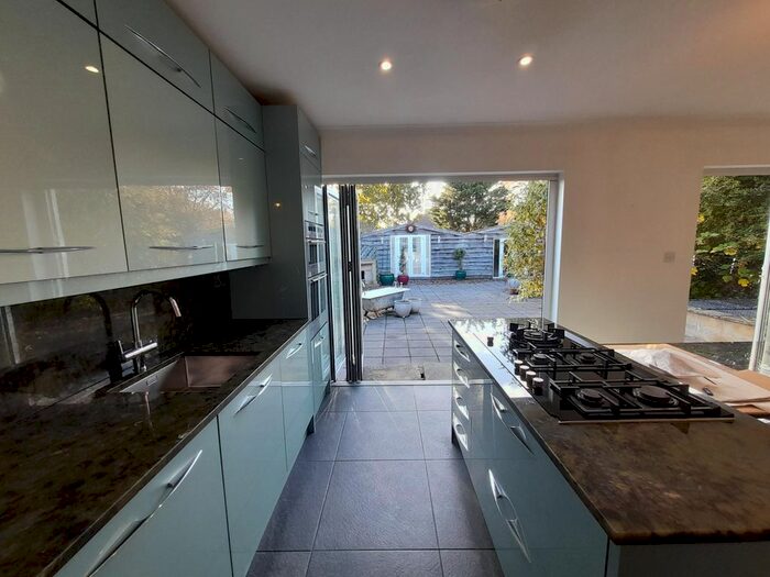 5 Bedroom Bungalow To Rent In The Warren, Worchester Park, KT4