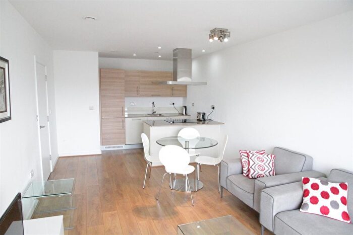 2 Bedroom Flat To Rent In Yeoman Court, London, E14