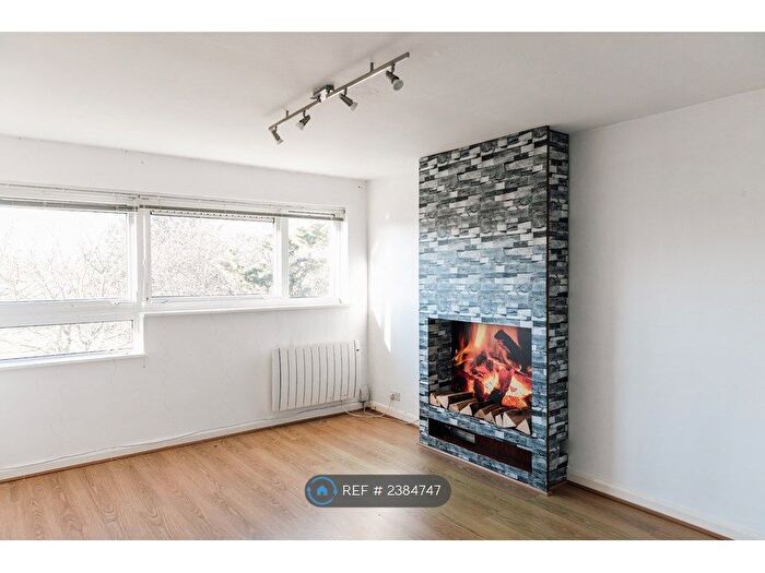 2 Bedroom Flat To Rent In Ham Close, Richmond, TW10