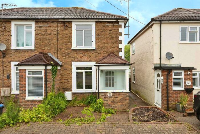 3 Bedroom End Of Terrace House For Sale In Leylands Road, Burgess Hill, RH15