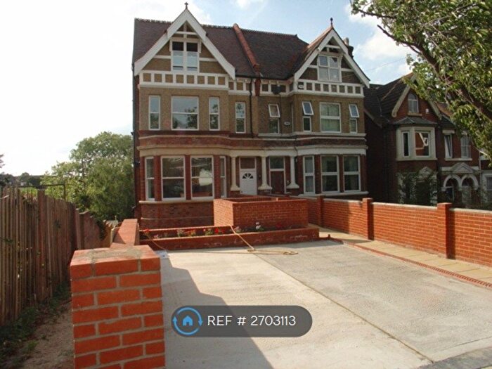 1 Bedroom Flat To Rent In Maidstone Road, Kent, ME4