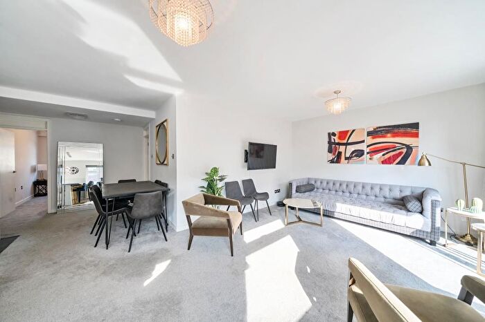 3 Bedroom Flat To Rent In Courtlands, Richmond, TW10