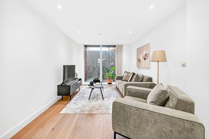 2 Bedroom Flat To Rent In Apex Court, Grange Walk, SE1