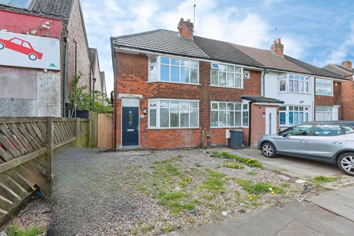 3 Bedroom End Of Terrace House For Sale In Thurcaston Road, Leicester, LE4