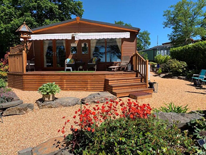3 Bedroom Mobile Home For Sale In Lambhowe Caravan And Lodge Park, Crosthwaite, LA8