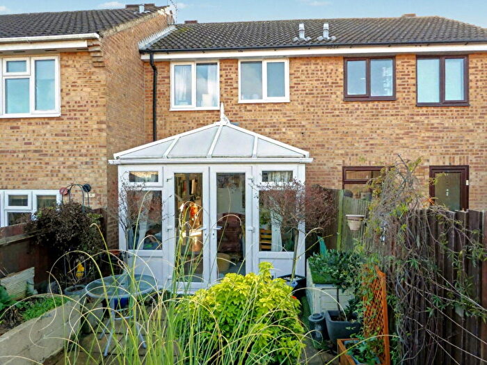 2 Bedroom Terraced House For Sale In Hillside Close, Banbury, OX16