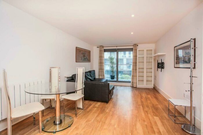 2 Bedroom Flat To Rent In Royal Carriage Mews, Woolwich, London, SE18