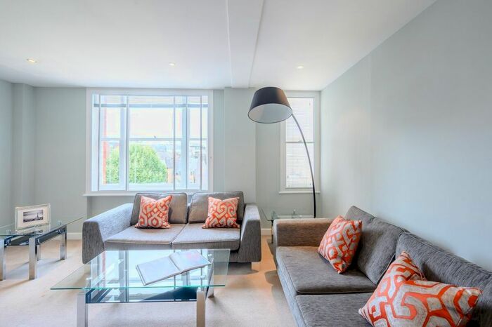 2 Bedroom Flat To Rent In Hill Street, London, W1J
