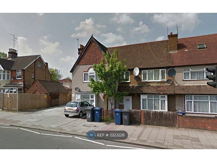 3 Bedroom Maisonette To Rent In Deansbrook Road, Edgware, HA8